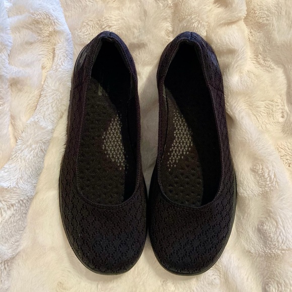 Skechers Shoes - Skechers black flats